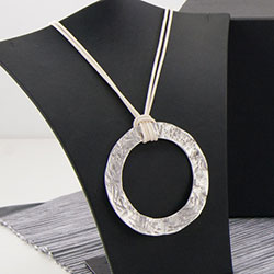 Z_47: Collier Vienna gift wrapped Z_47: Collier Vienna gift wrapped