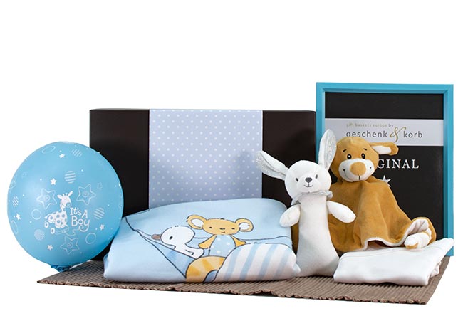 HE IS FINALLY HERE! | BABY GIFT SET 