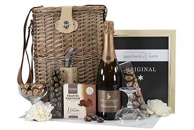 PICNIC GIFT BASKET SPARKLING & CO 