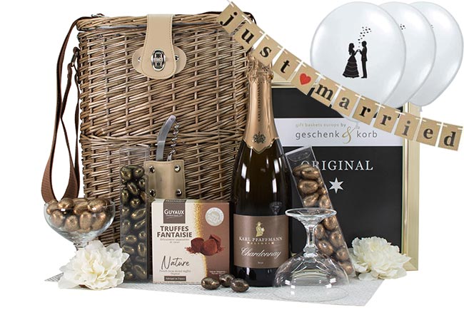 WEDDING GIFT BASKET - ROMANTIC