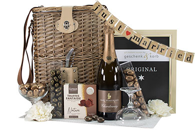 ROMANTIC WEDDING GIFT BASKET ROMANTIC WEDDING GIFT BASKET