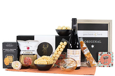 HAMPER BOX FINE SNACK BOX WITH RED WINE