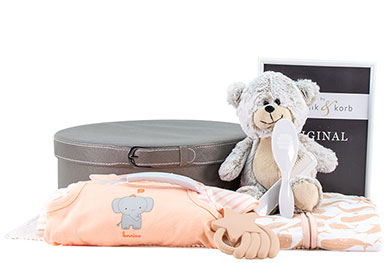 HAPPY FAMILY - BABY GIFT BASKET FOR GIRLS 